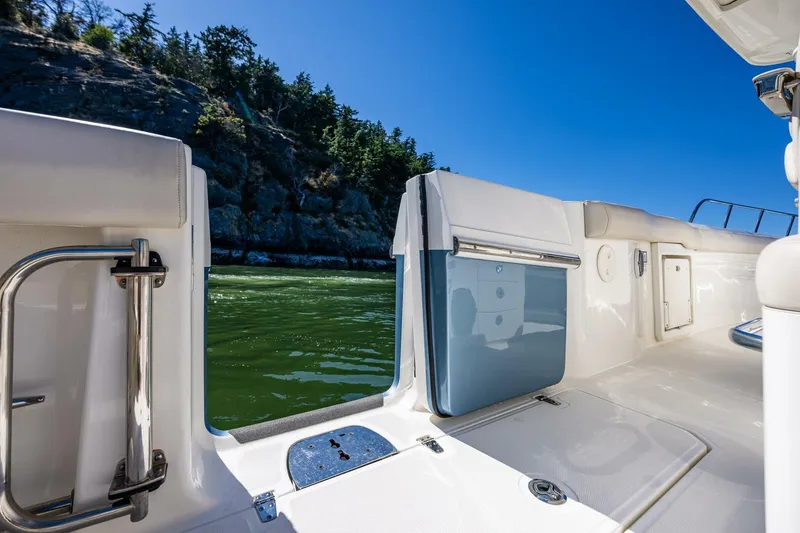 Slide: The Image of Boston Whaler 330 Outrage 2017 - 5667094