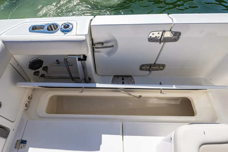 Slide: The Image of Boston Whaler 330 Outrage 2017 - 5667101