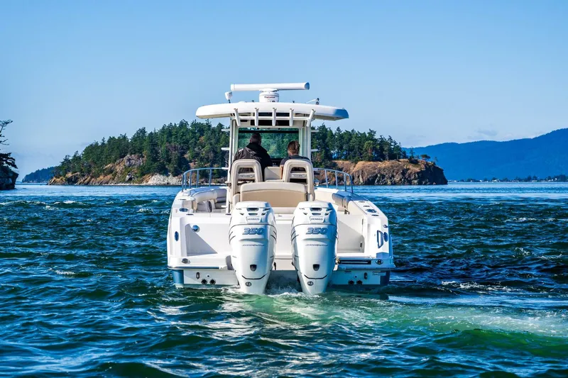 Slide: The Image of Boston Whaler 330 Outrage 2017 - 5667078