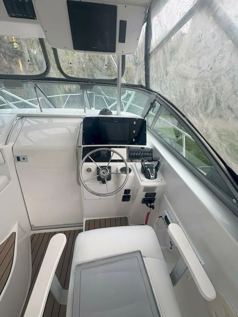 Slide: The Image of Boston Whaler 285 Conquest 2002 - 5670090