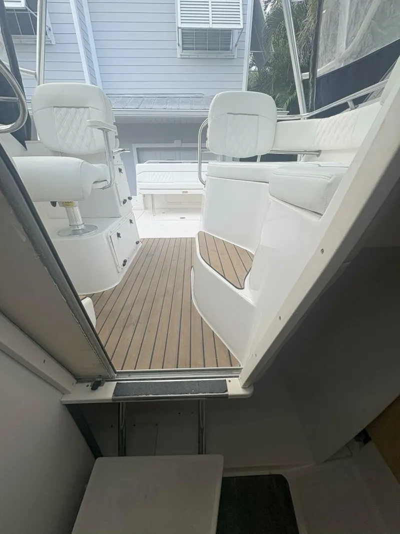 Slide: The Image of Boston Whaler 285 Conquest 2002 - 5670095