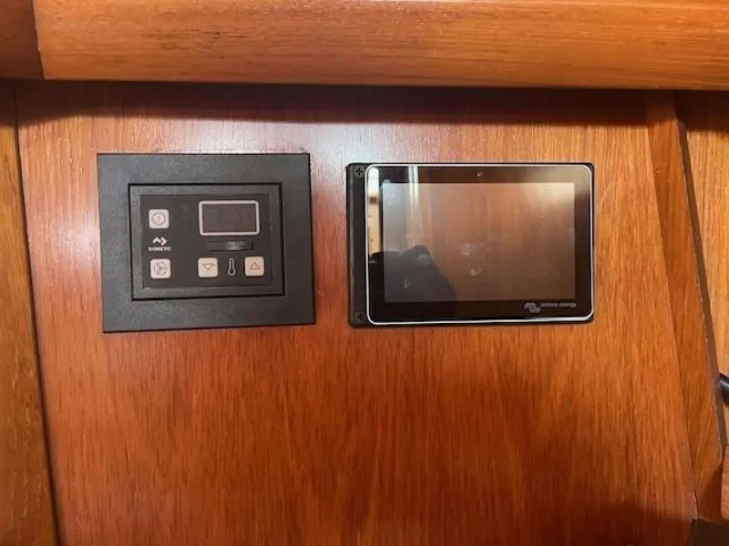 Slide: The Image of Jeanneau 45.2 2002 - 5670356