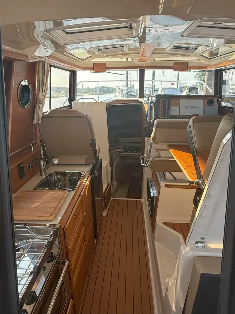 Slide: The Image of Ranger Tug R-27 2023 - 5671067