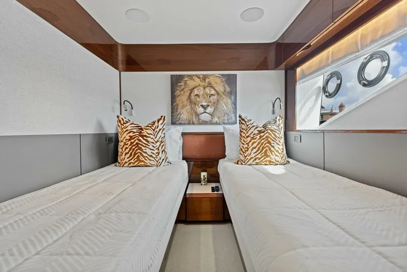 Slide: The Image of 2023 Princess X95 LADY LION - 5724332