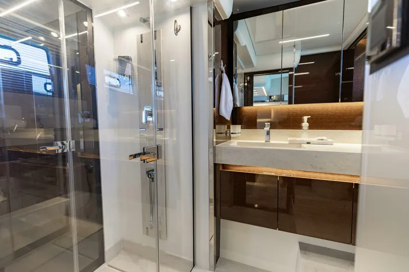 Slide: The Image of 2019 Prestige 590 Fly 'New Heart' - Master Head  - 5681146