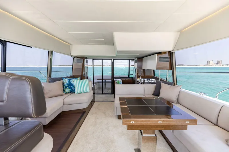 Slide: The Image of 2019 Prestige 590 Fly 'New Heart' - Salon - 5681134