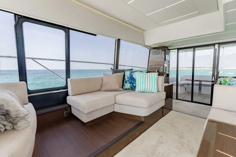 Slide: The Image of 2019 Prestige 590 Fly 'New Heart' - Salon  - 5681135