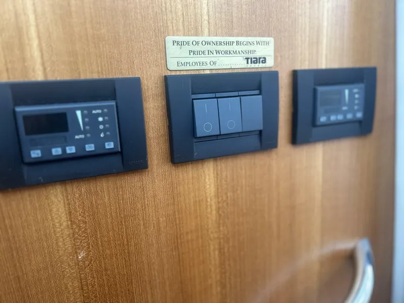 Slide: The Image of Tiara 36 2005 - 5681649