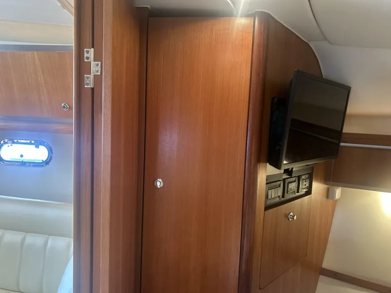 Slide: The Image of Tiara 36 2005 - 5681662