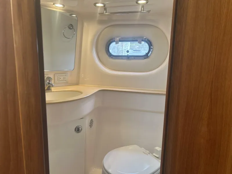 Slide: The Image of Tiara 36 2005 - 5703265