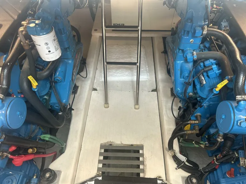 Slide: The Image of Tiara 36 2005 - 5681665