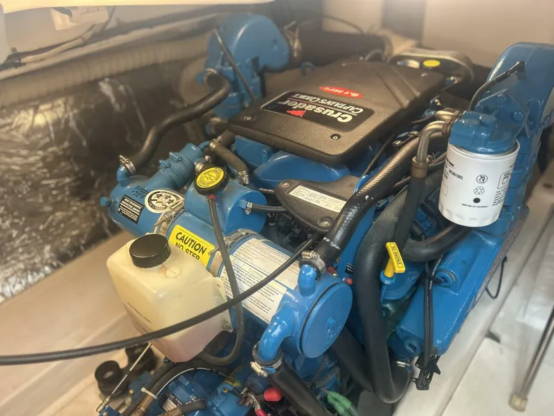 Slide: The Image of Tiara 36 2005 - 5681666