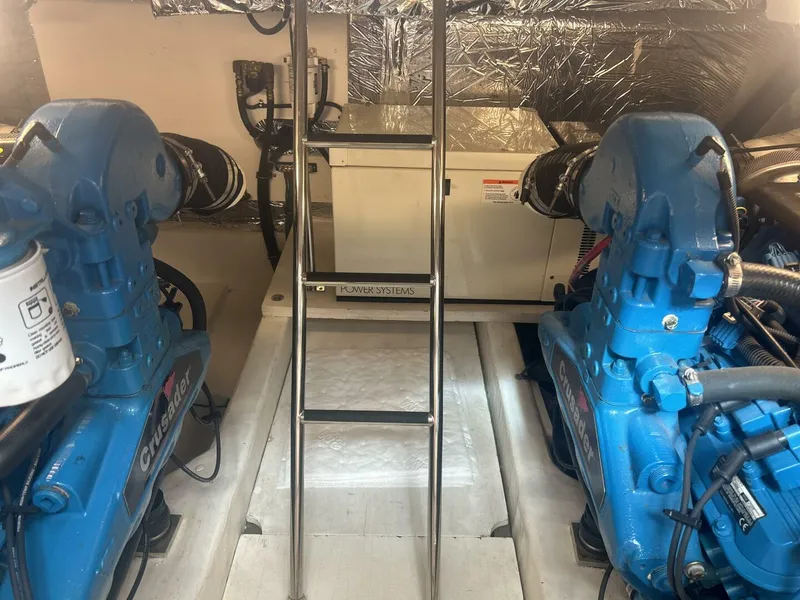 Slide: The Image of Tiara 36 2005 - 5681668