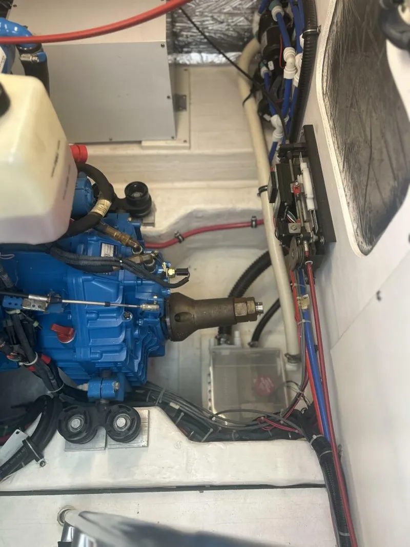 Slide: The Image of Tiara 36 2005 - 5681669