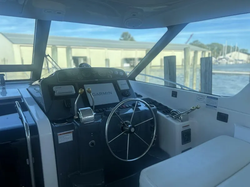 Slide: The Image of Tiara 36 2005 - 5703274