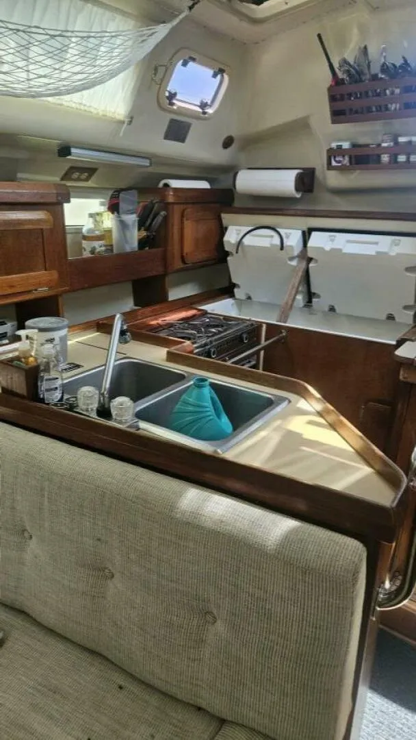 Slide: The Image of Hunter 33.5 1992 - 5673306