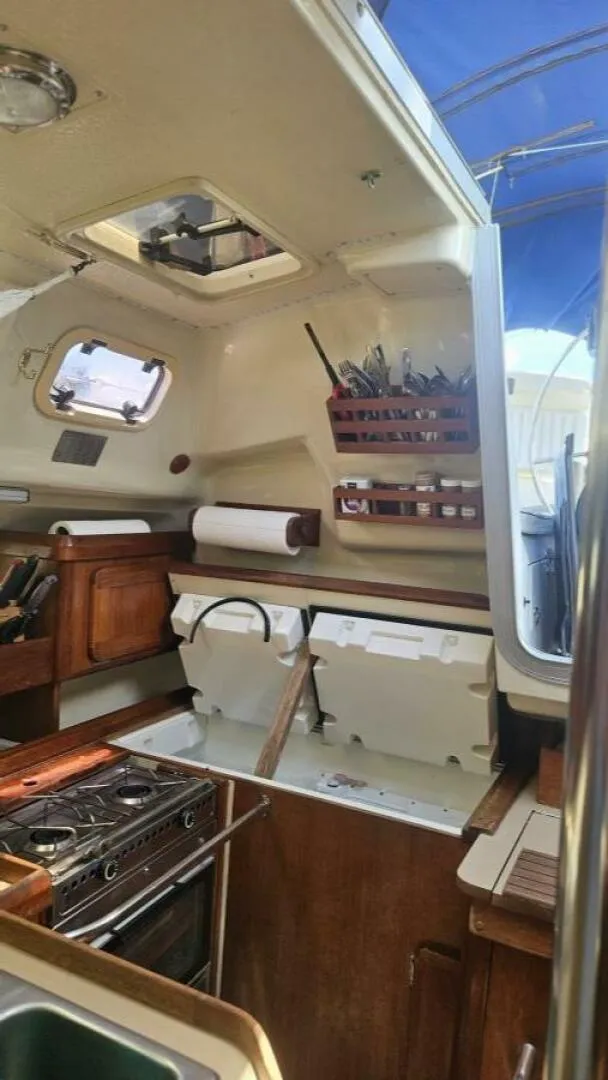 Slide: The Image of Hunter 33.5 1992 - 5673305