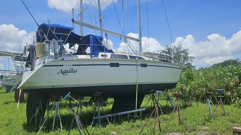 Slide: The Image of Hunter 33.5 1992 - 5673303