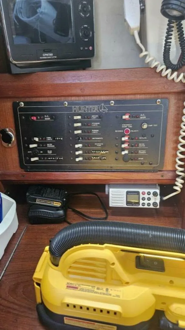 Slide: The Image of Hunter 33.5 1992 - 5803204