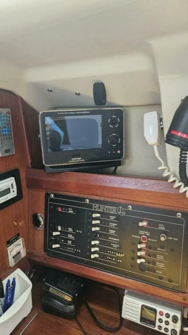 Slide: The Image of Hunter 33.5 1992 - 5803192