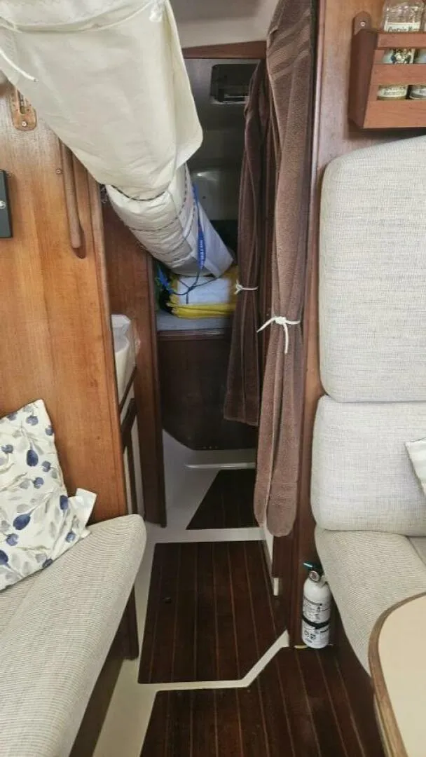 Slide: The Image of Hunter 33.5 1992 - 5803191