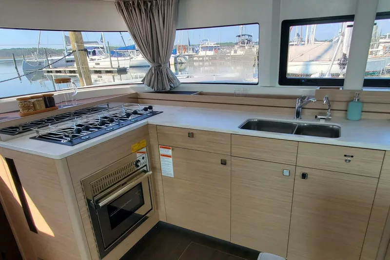 Slide: The Image of Lagoon 43 Owner's Version 2026 - 5673731