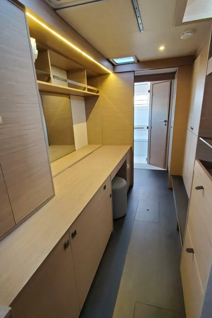 Slide: The Image of Lagoon 43 Owner's Version 2026 - 5673739