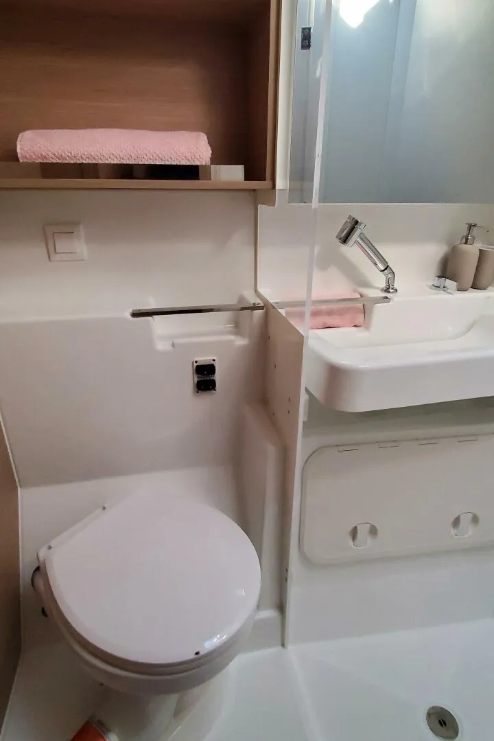 Slide: The Image of Lagoon 43 Owner's Version 2026 - 5673743