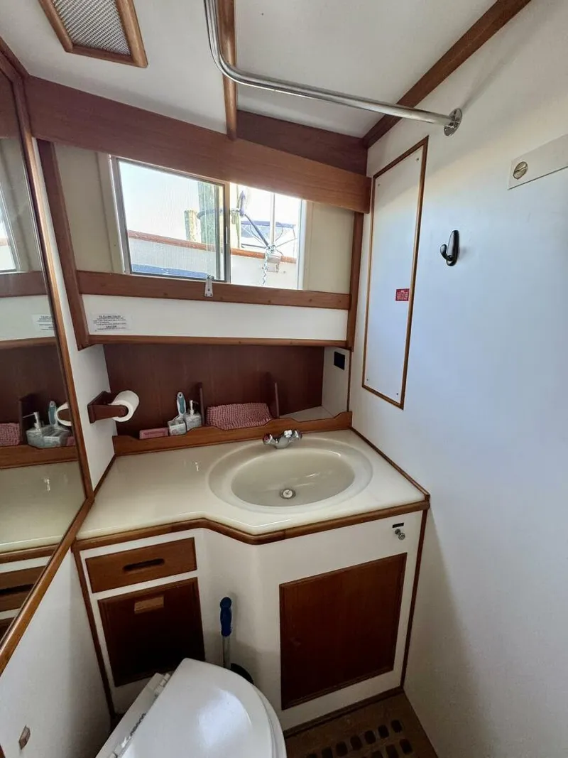 Slide: The Image of 1990 36 Grand Banks Forward Stateroom (3) - 5676276