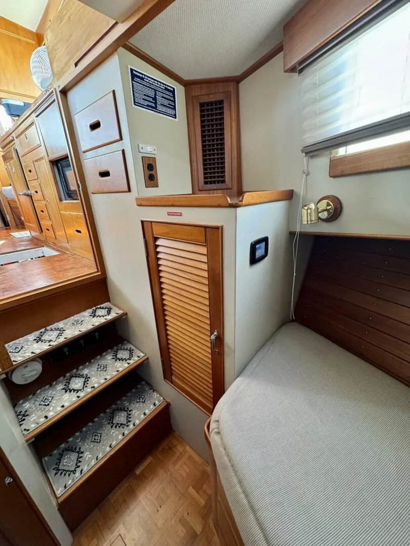 Slide: The Image of 1990 36 Grand Banks Forward Stateroom (4) - 5676277