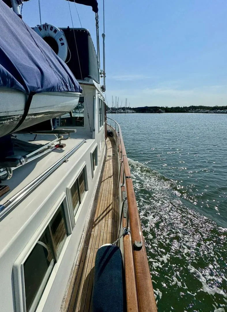 Slide: The Image of 1990 36 Grand Banks Deck (3) - 5676255