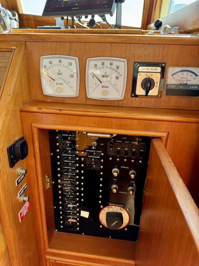 Slide: The Image of 1990 36 Grand Banks Salon Galley (7) - 5676285