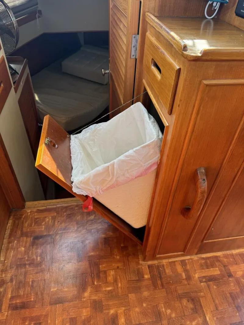 Slide: The Image of 1990 36 Grand Banks Salon Galley (10) - 5676288