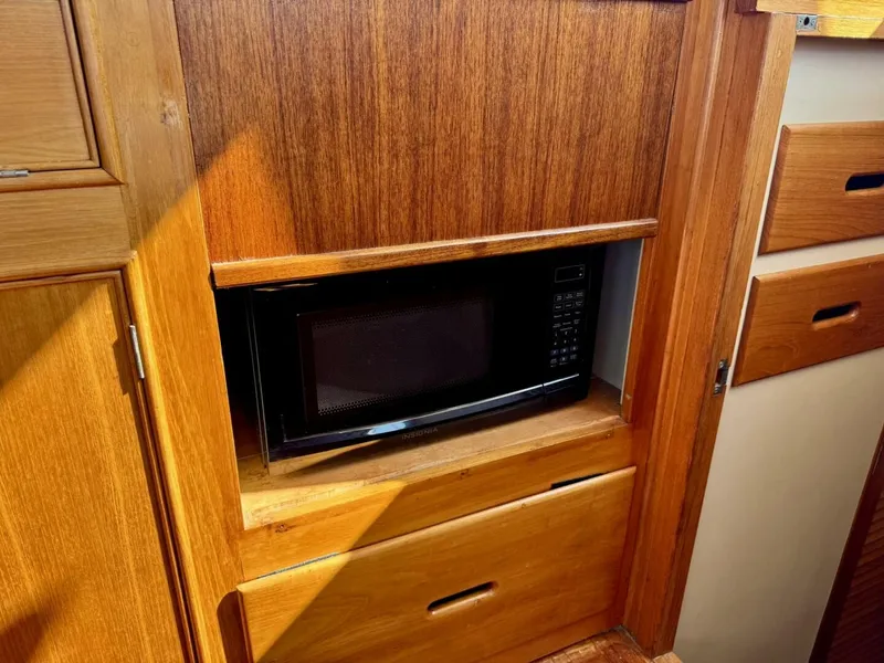 Slide: The Image of 1990 36 Grand Banks Salon Galley (13) - 5676291