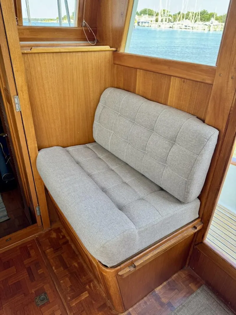 Slide: The Image of 1990 36 Grand Banks Salon Galley (16) - 5676294