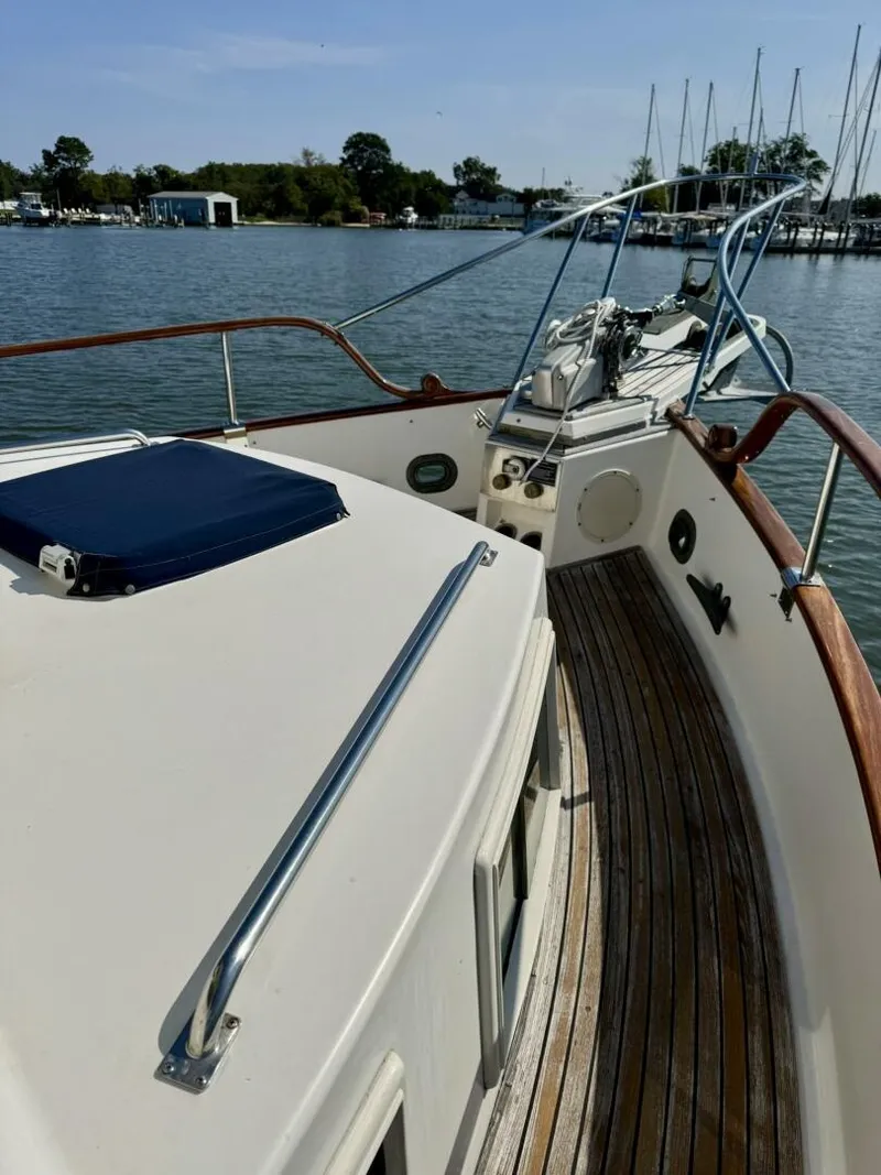 Slide: The Image of 1990 36 Grand Banks Deck (7) - 5676259