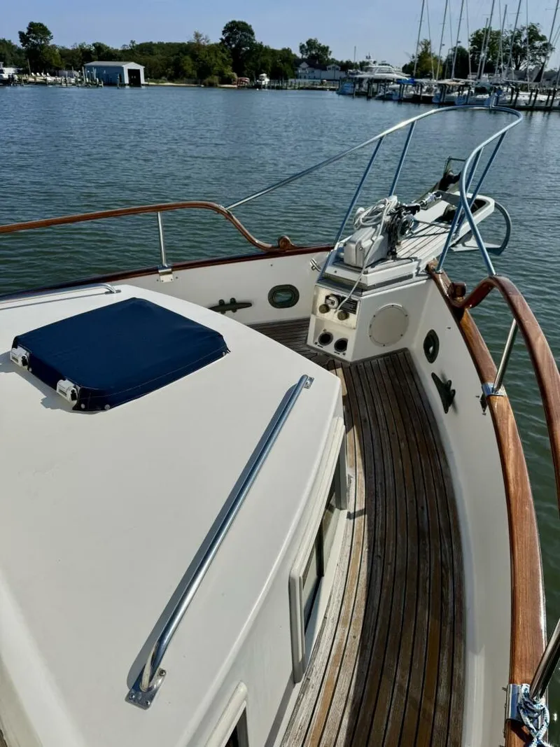 Slide: The Image of 1990 36 Grand Banks Deck (8) - 5676260