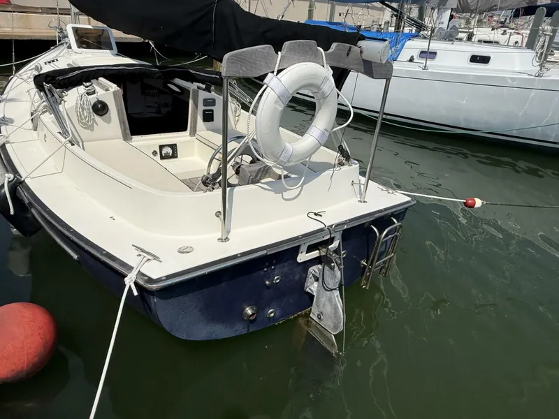 Slide: The Image of Horizon Cat Transom - 5675040