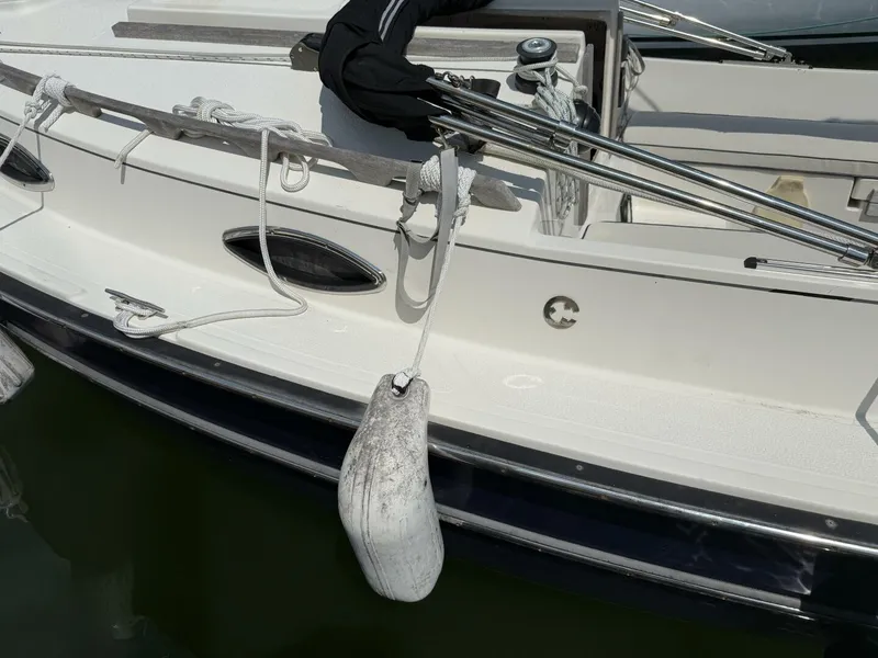 Slide: The Image of Horizon Cat Side Deck - 5675043