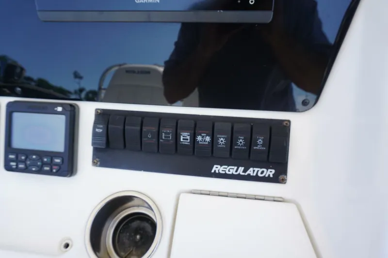 Slide: The Image of 2012 32 Regulator 32 FS Past Time Helm Console (1) - 5675194