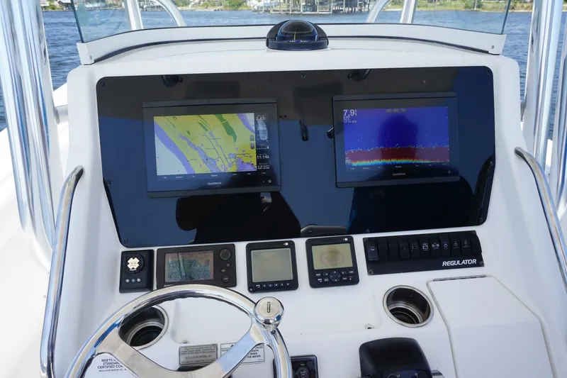 Slide: The Image of 2012 32 Regulator 32 FS Past Time Helm Console (9) - 5675205
