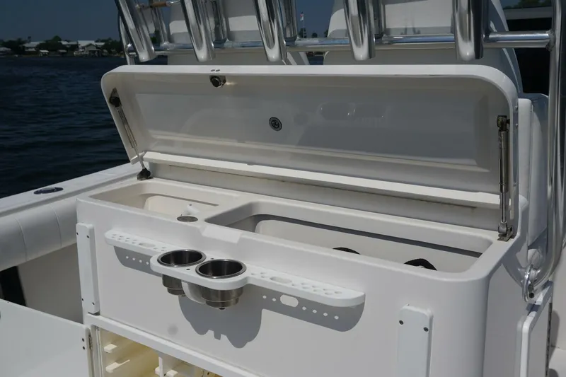 Slide: The Image of 2012 32 Regulator 32 FS Past Time Tackle Center (1) - 5675223