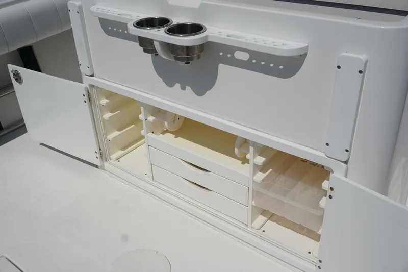 Slide: The Image of 2012 32 Regulator 32 FS Past Time Tackle Center (6) - 5675239