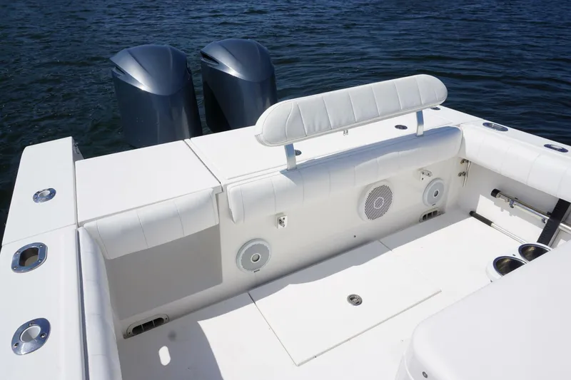 Slide: The Image of 2012 32 Regulator 32 FS Past Time Walk Through Transom (4) - 5675256