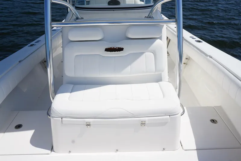 Slide: The Image of 2012 32 Regulator 32 FS Forward Console (3) - 5675160