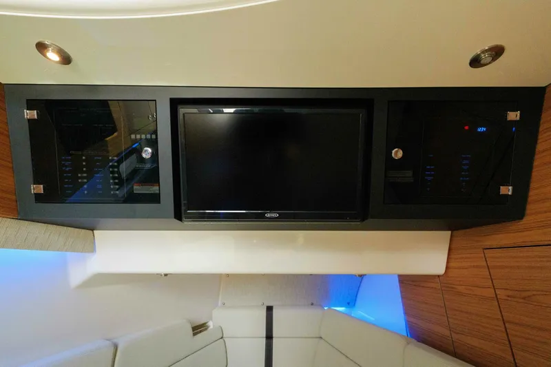 Slide: The Image of Boston Whaler 380 Realm- Electronics 2022 Boston Whaler 380 EX Realm Clay Fam - 5675397