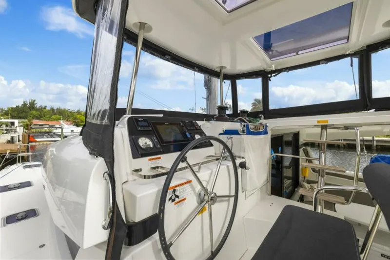 Slide: The Image of Lagoon 42 2020 - 5676056