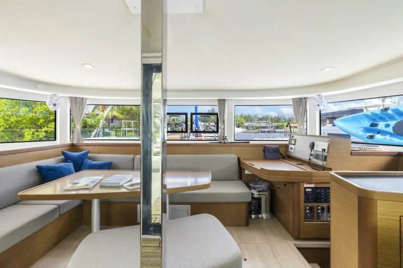 Slide: The Image of Lagoon 42 2020 - 5676087