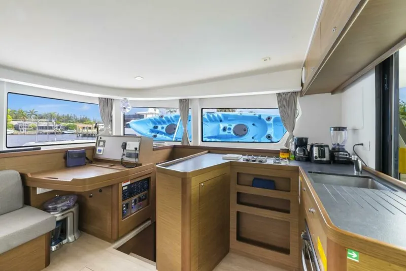 Slide: The Image of Lagoon 42 2020 - 5676088