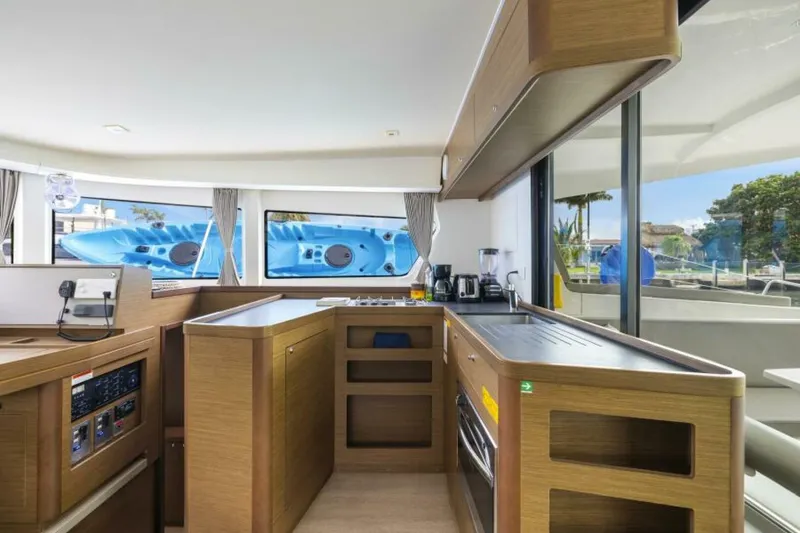 Slide: The Image of Lagoon 42 2020 - 5676091